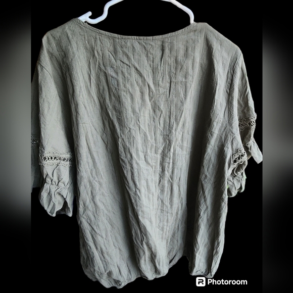 BloomChic sage green top 100 % cotton Women's size 22- 24 NWT - Picture 2 of 4